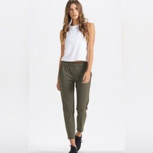 Vuori Women's Cropped Olive Pants
